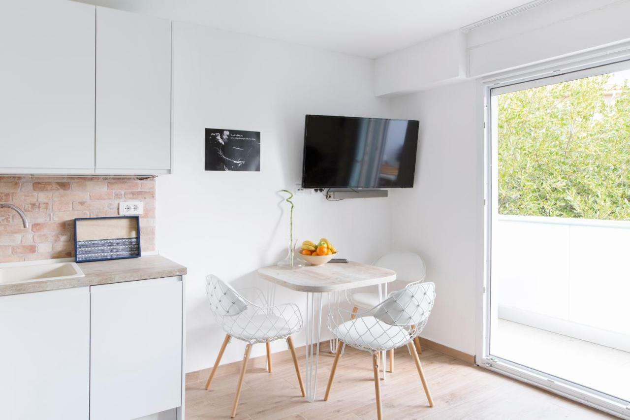 New Modern Apartment Near A Beach In Center Split Buitenkant foto